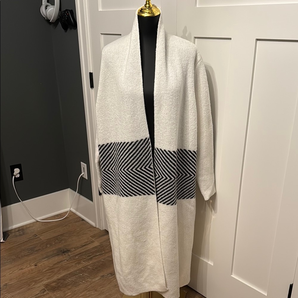 Bobeau Cream and Black Chevron Cardigan